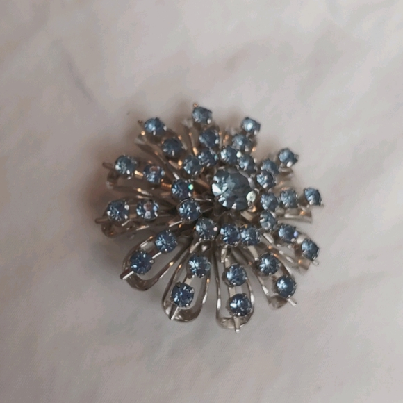 Vintage Coro Snowflake Starburst Brooch Pale Blue